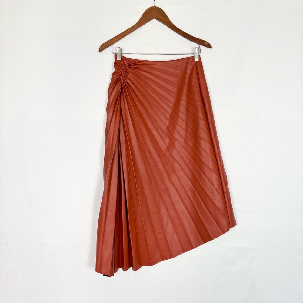 NEW HOUSE OF HARLOW 1960 Orange‎ Pleated Faux Leather Skirt Size XS